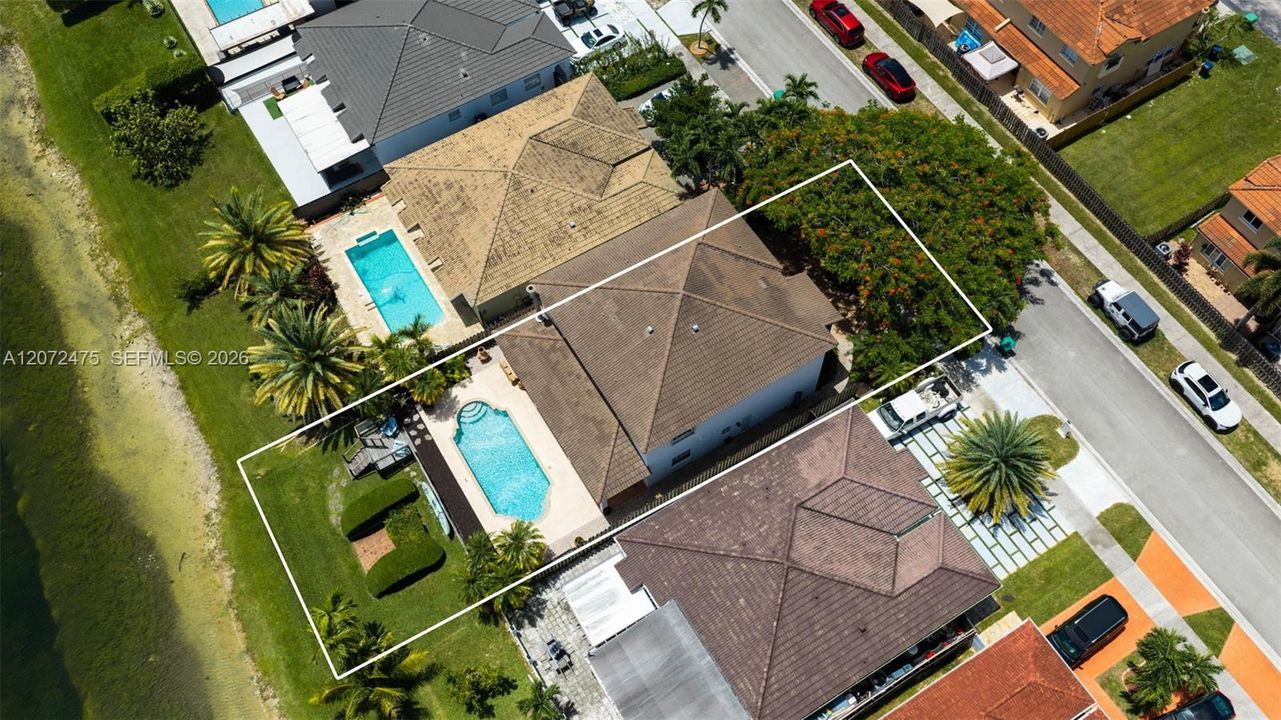 En Venta: $825,000 (4 camas, 4 baños, 2830 Pies cuadrados)