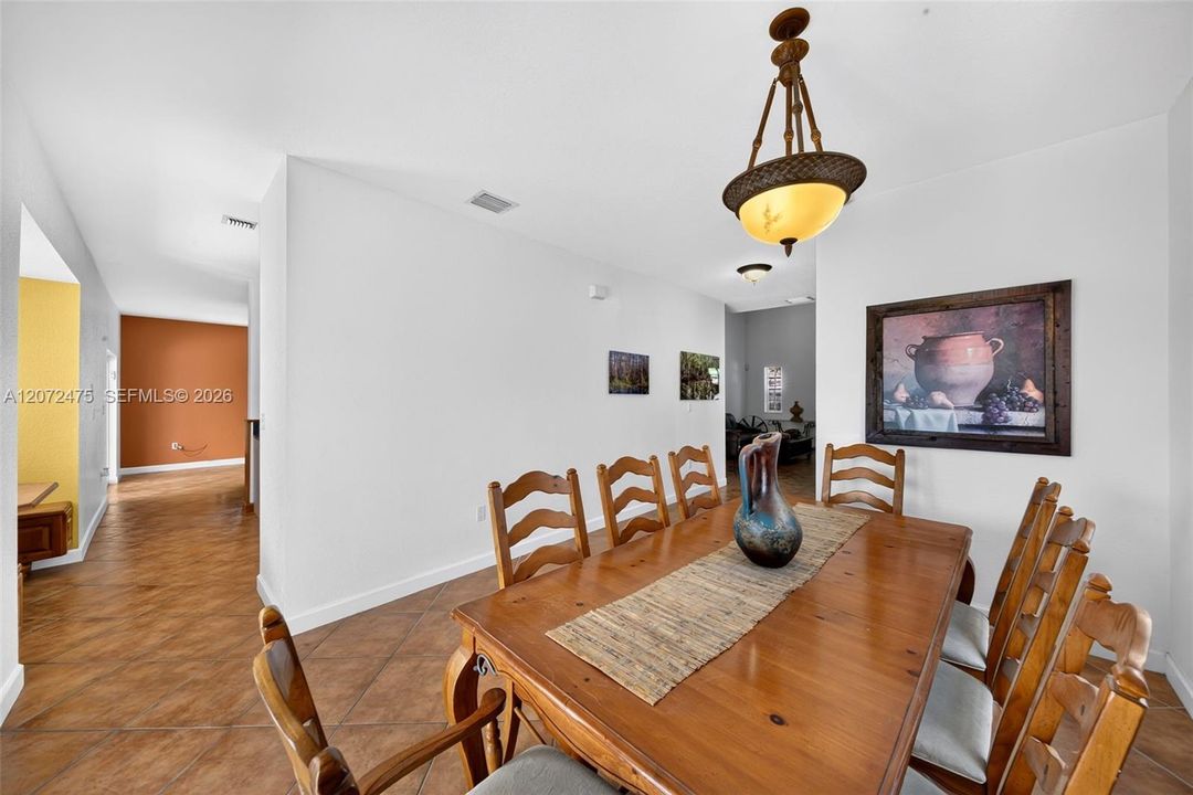 En Venta: $825,000 (4 camas, 4 baños, 2830 Pies cuadrados)