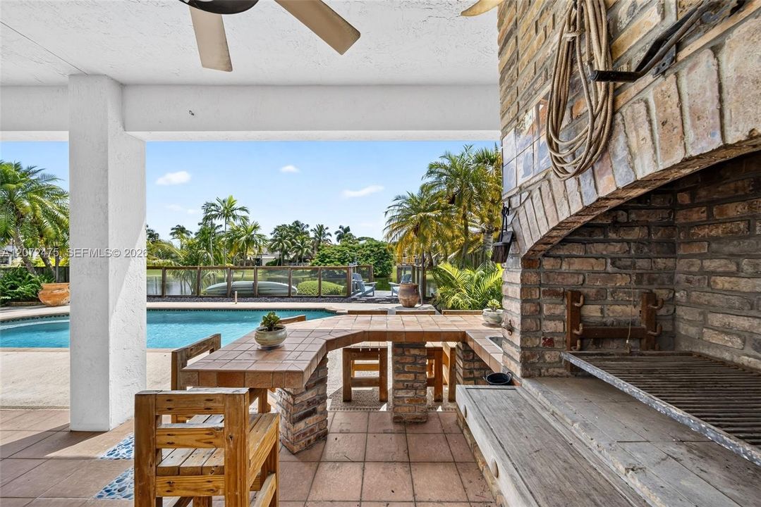 En Venta: $825,000 (4 camas, 4 baños, 2830 Pies cuadrados)