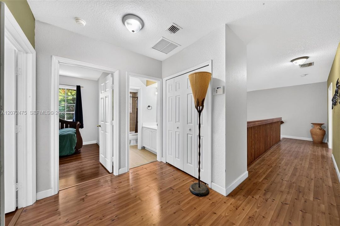 En Venta: $825,000 (4 camas, 4 baños, 2830 Pies cuadrados)