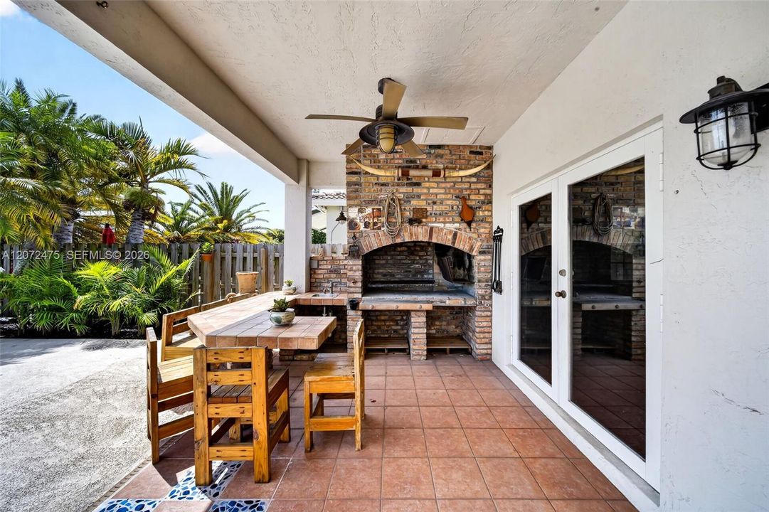 En Venta: $825,000 (4 camas, 4 baños, 2830 Pies cuadrados)