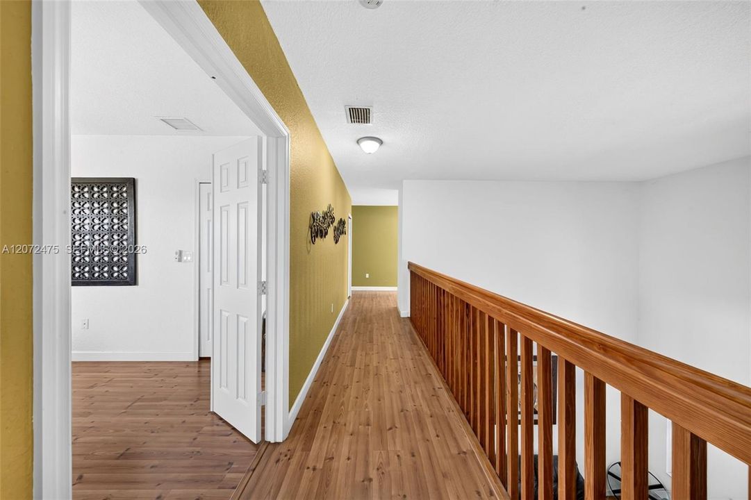 En Venta: $825,000 (4 camas, 4 baños, 2830 Pies cuadrados)