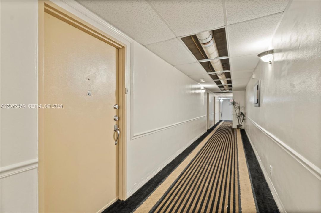 В аренду: $2,800 (1 спален, 1 ванн, 950 Квадратных фут)