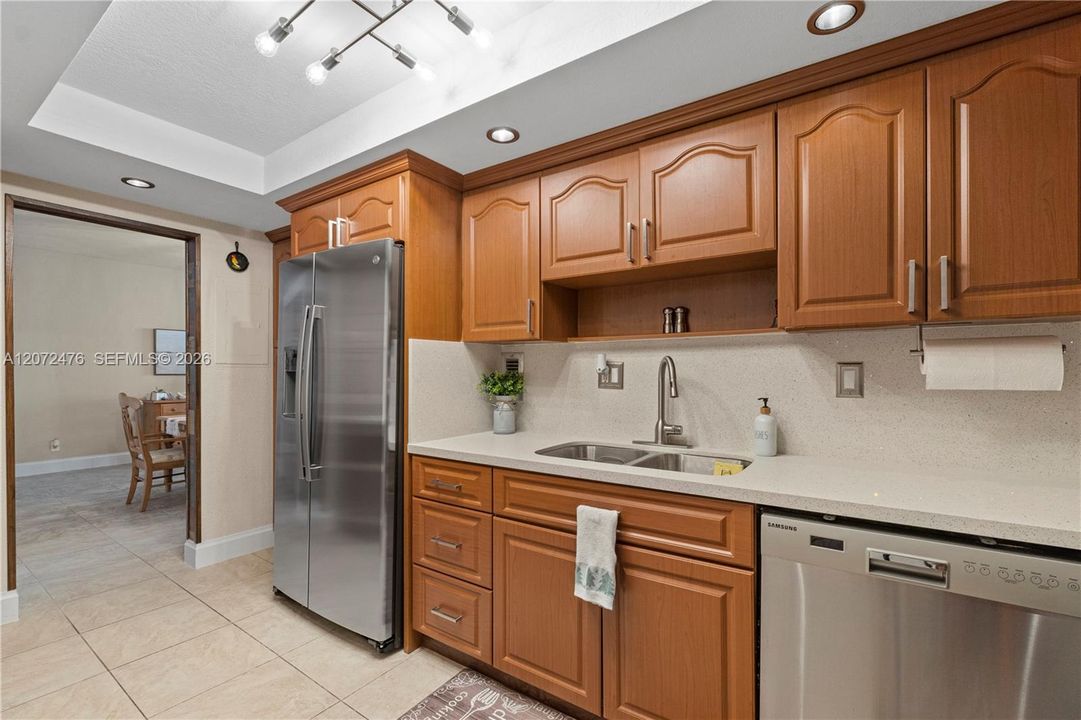 В аренду: $2,800 (1 спален, 1 ванн, 950 Квадратных фут)