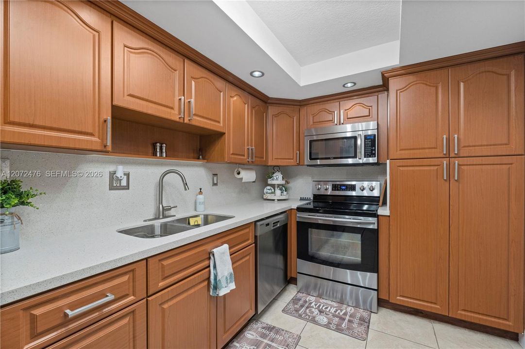 В аренду: $2,800 (1 спален, 1 ванн, 950 Квадратных фут)