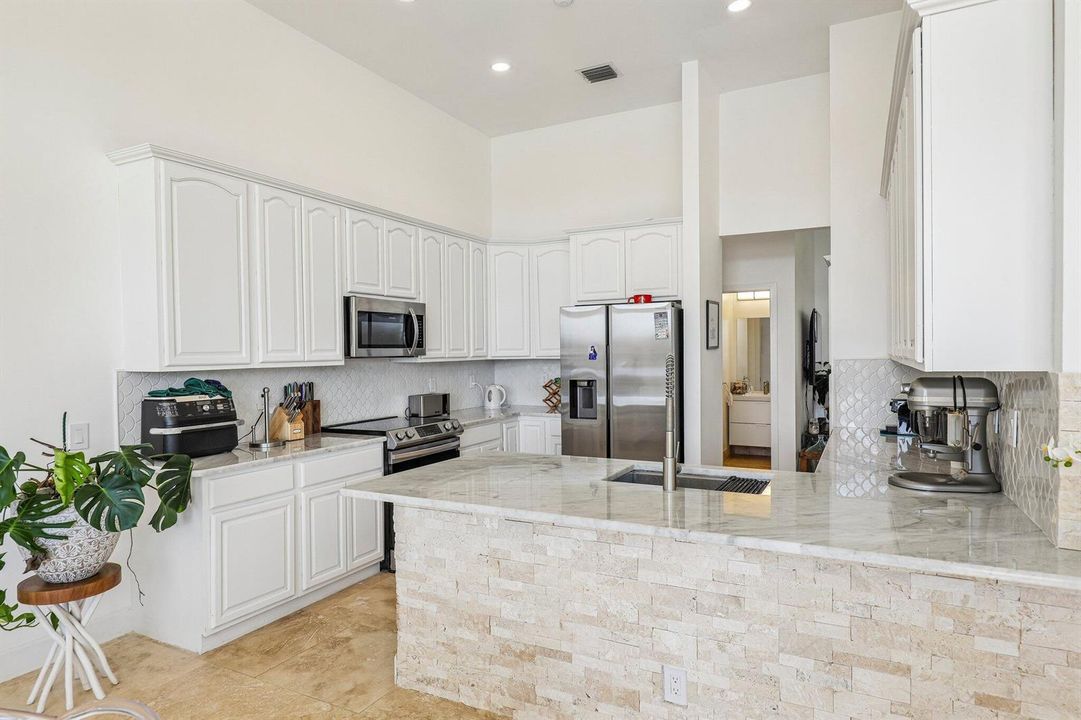 16-web-or-mls-Heritage Dr-S1408-016