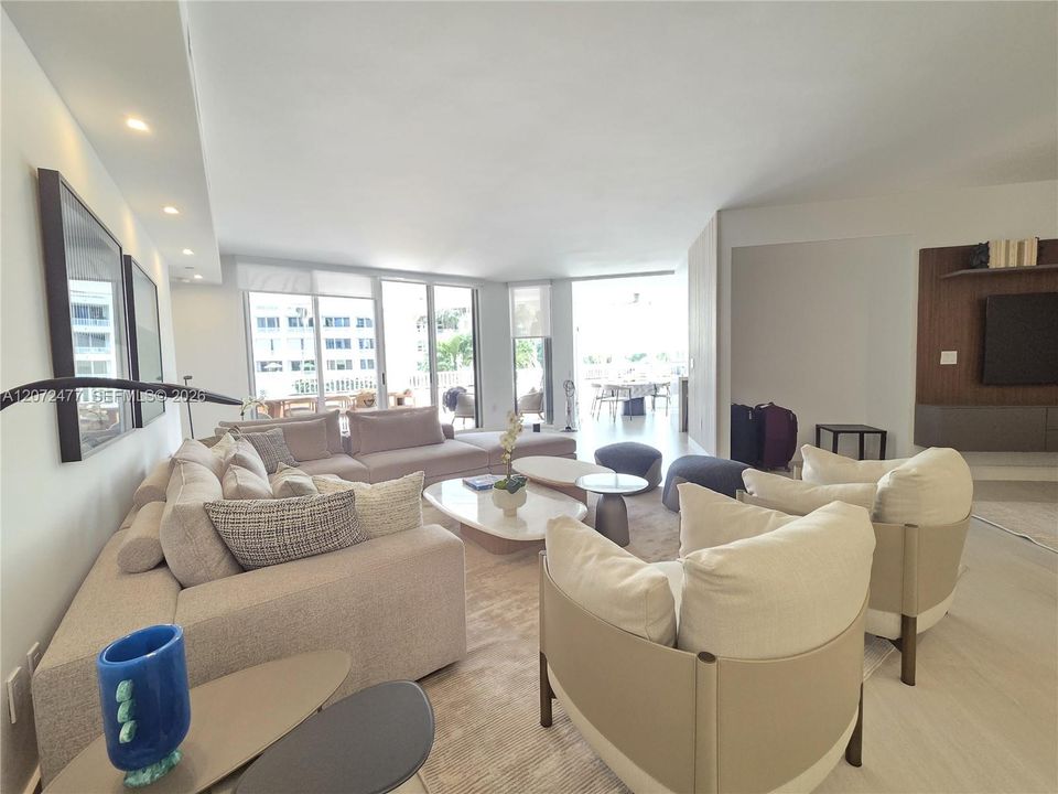 В аренду: $17,000 (3 спален, 3 ванн, 2470 Квадратных фут)