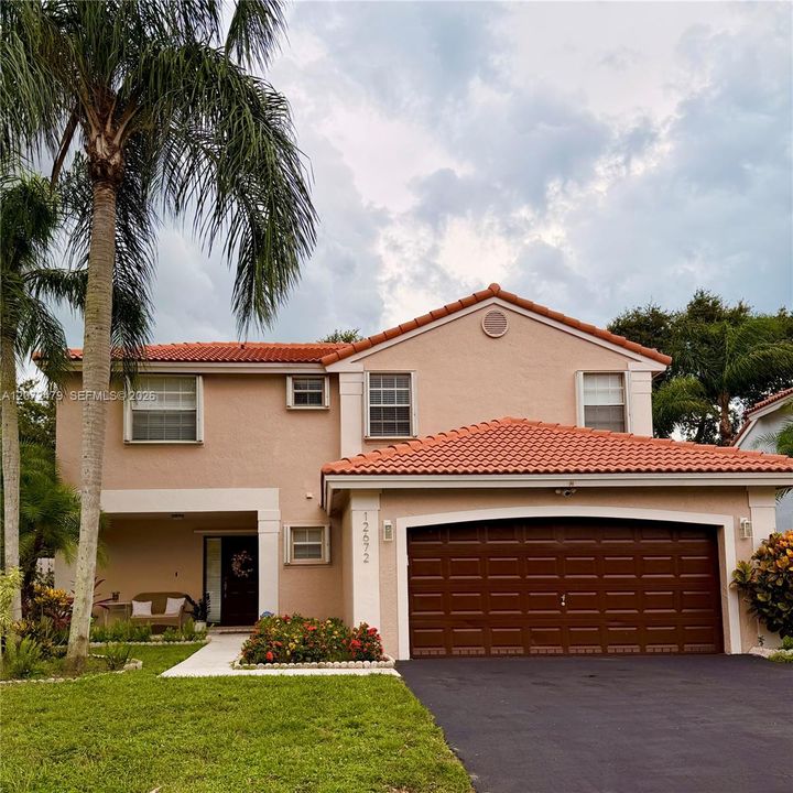 For Sale: $700,000 (5 beds, 3 baths, 1847 Square Feet)