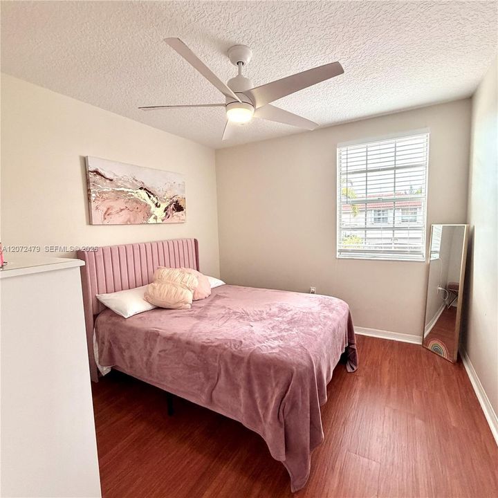 For Sale: $700,000 (5 beds, 3 baths, 1847 Square Feet)