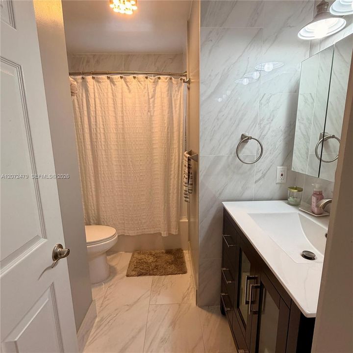 For Sale: $700,000 (5 beds, 3 baths, 1847 Square Feet)