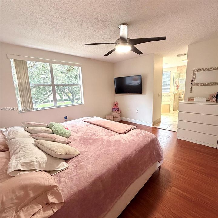 For Sale: $700,000 (5 beds, 3 baths, 1847 Square Feet)