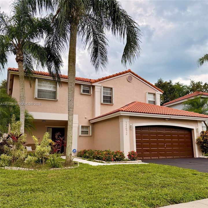 For Sale: $700,000 (5 beds, 3 baths, 1847 Square Feet)