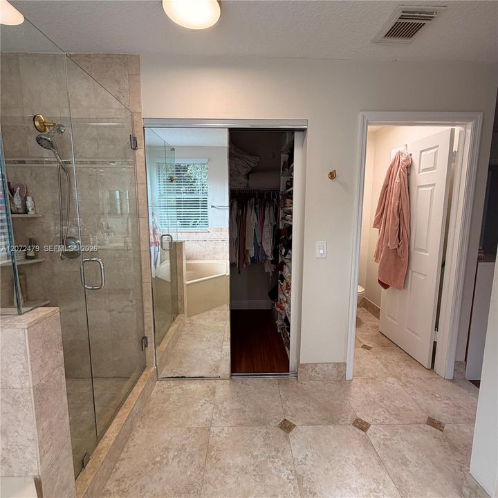 For Sale: $700,000 (5 beds, 3 baths, 1847 Square Feet)