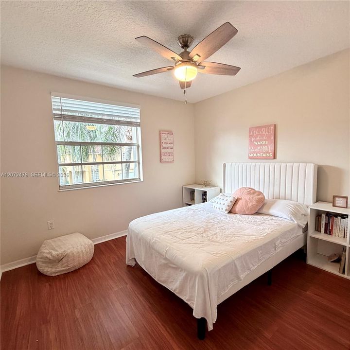 For Sale: $700,000 (5 beds, 3 baths, 1847 Square Feet)