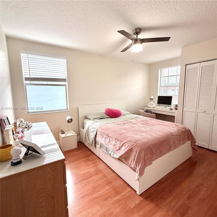 For Sale: $700,000 (5 beds, 3 baths, 1847 Square Feet)