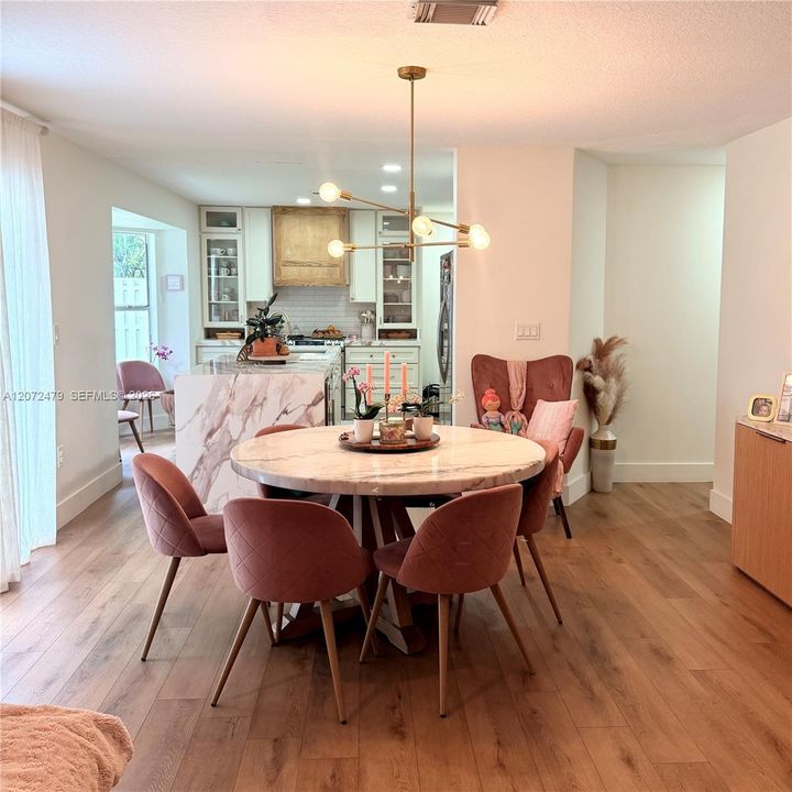 For Sale: $700,000 (5 beds, 3 baths, 1847 Square Feet)