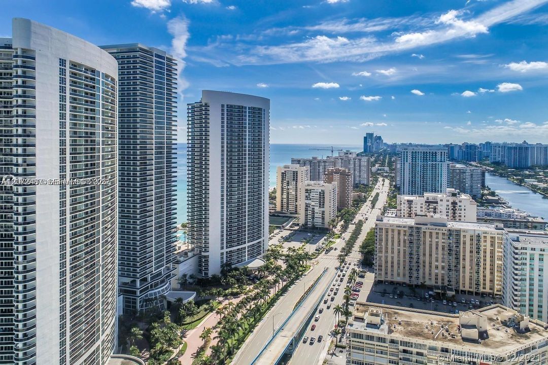待售: $578,000 (1 贝兹, 1 浴室, 871 平方英尺)