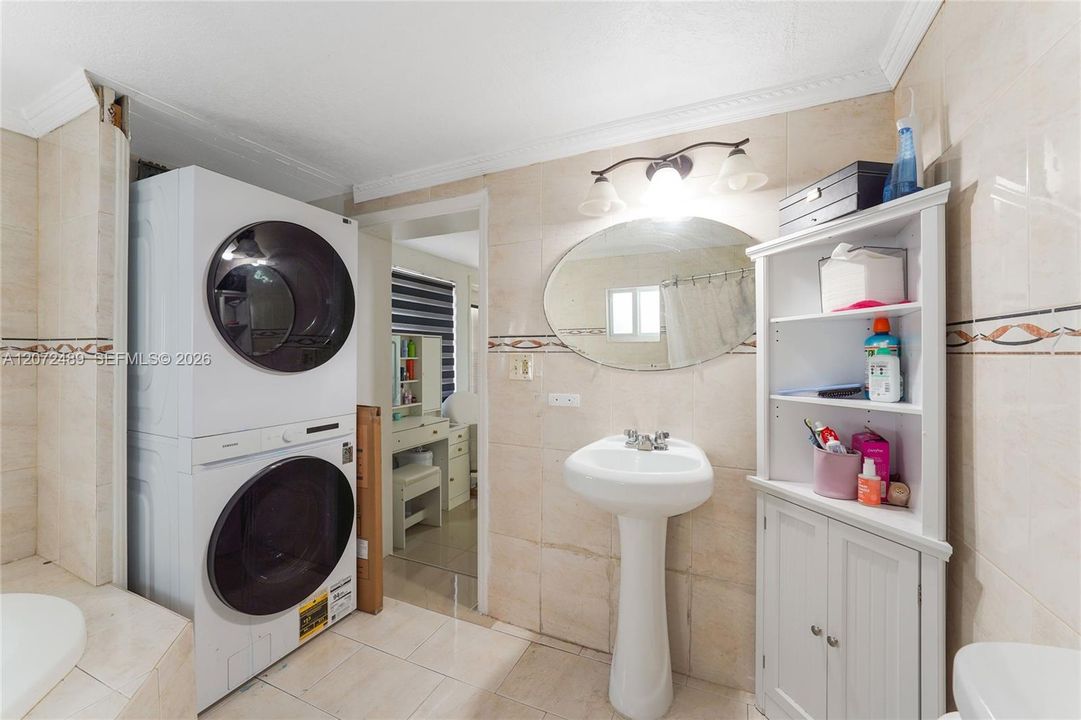 На продажу: $449,000 (4 спален, 2 ванн, 1255 Квадратных фут)