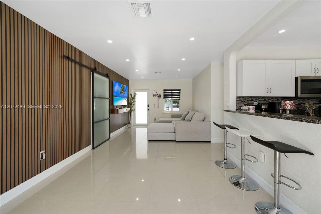На продажу: $449,000 (4 спален, 2 ванн, 1255 Квадратных фут)