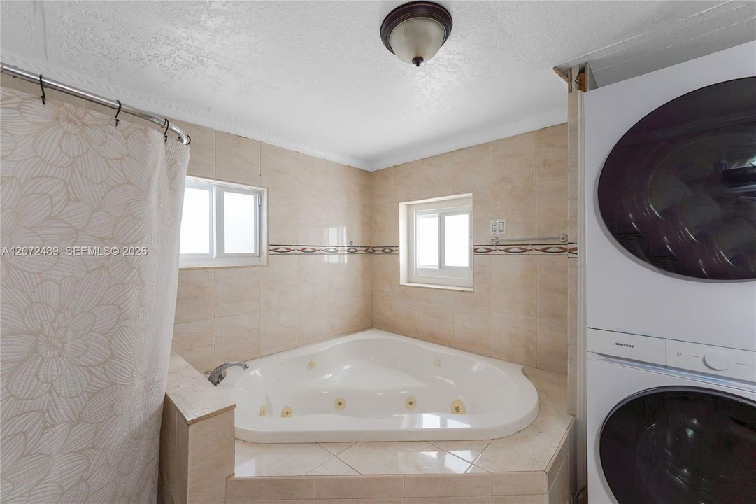 На продажу: $449,000 (4 спален, 2 ванн, 1255 Квадратных фут)