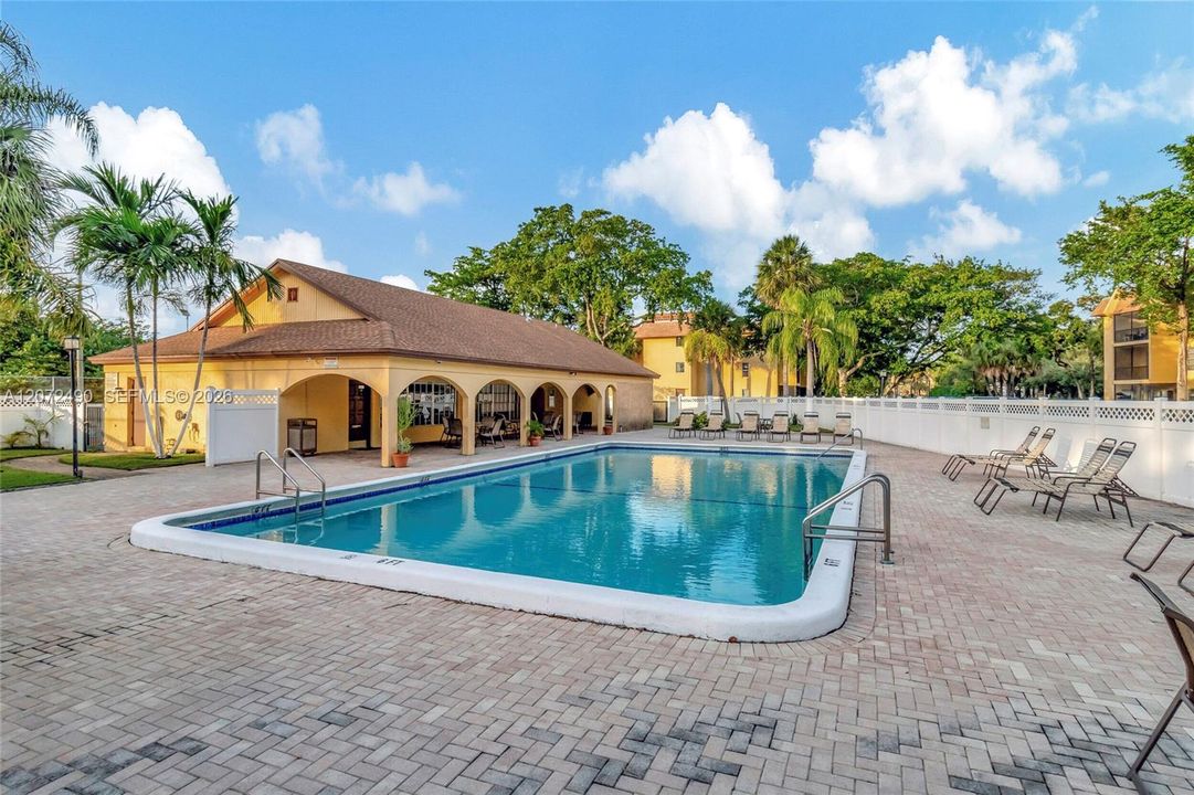 For Rent: $2,500 (2 beds, 2 baths, 936 Square Feet)