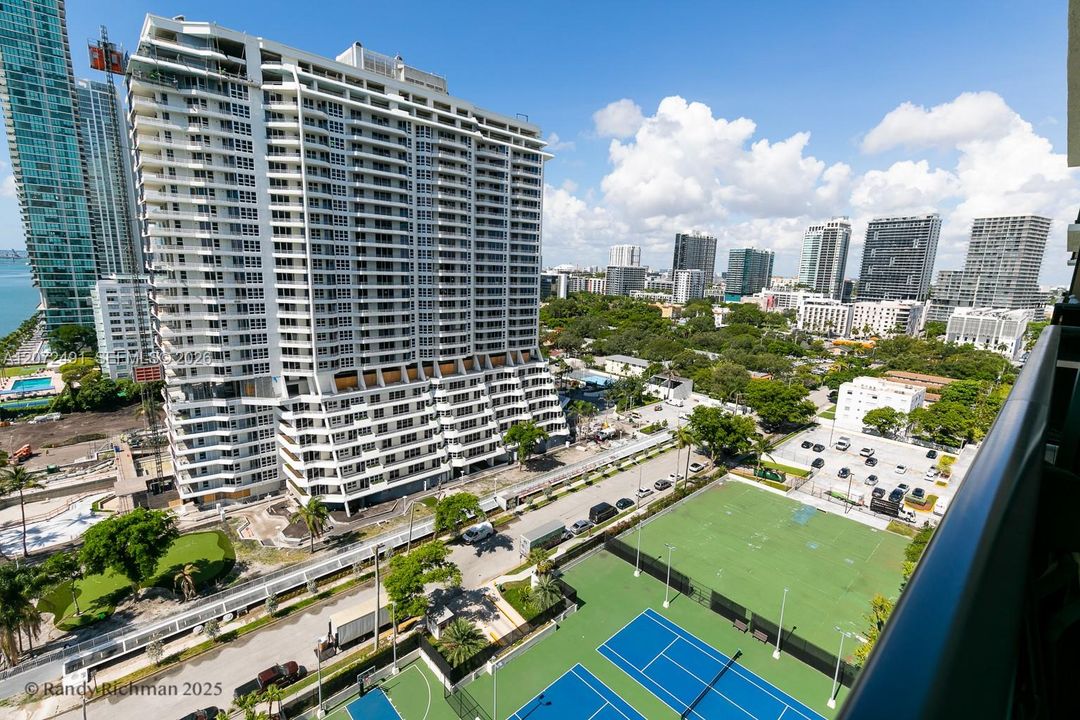 For Sale: $398,000 (1 beds, 1 baths, 757 Square Feet)