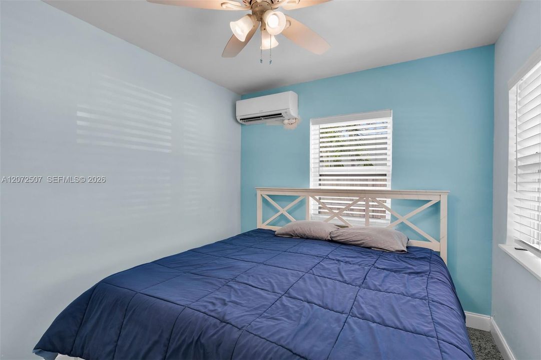 For Sale: $525,000 (2 beds, 1 baths, 1046 Square Feet)