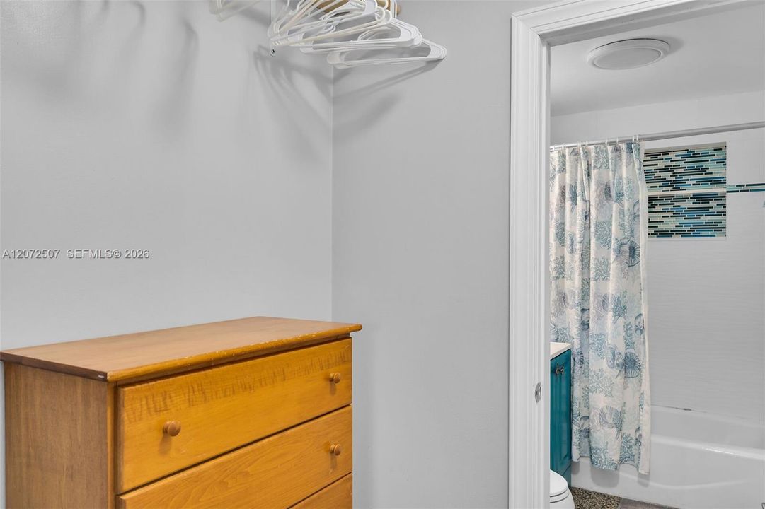 For Sale: $525,000 (2 beds, 1 baths, 1046 Square Feet)