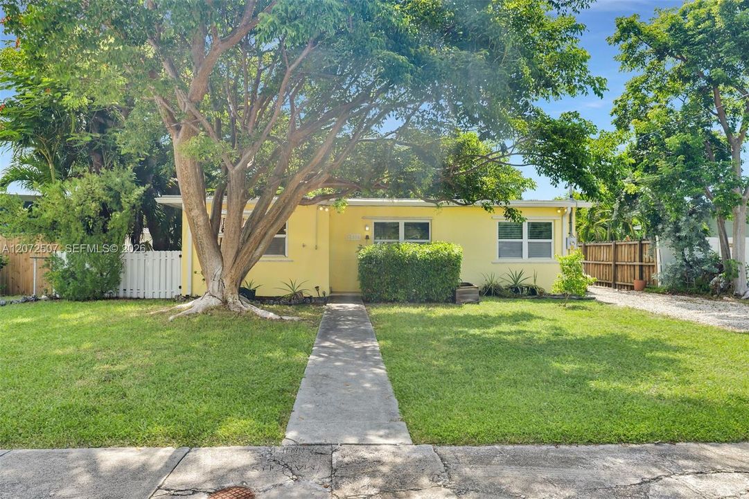 For Sale: $525,000 (2 beds, 1 baths, 1046 Square Feet)