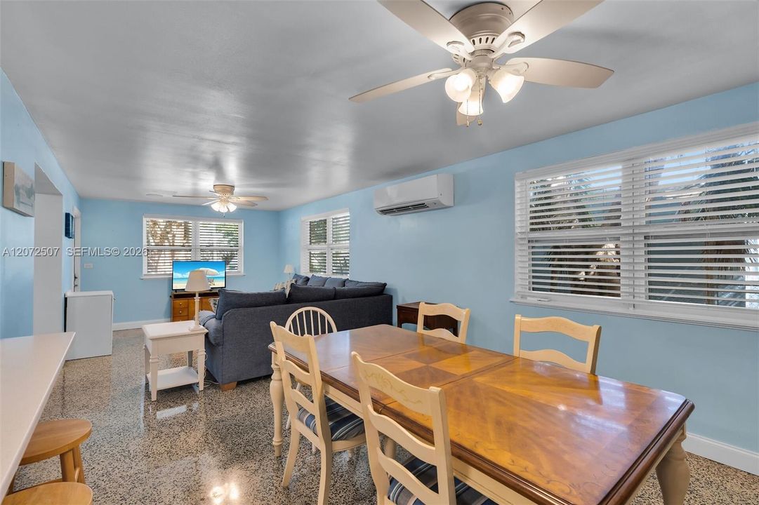 For Sale: $525,000 (2 beds, 1 baths, 1046 Square Feet)