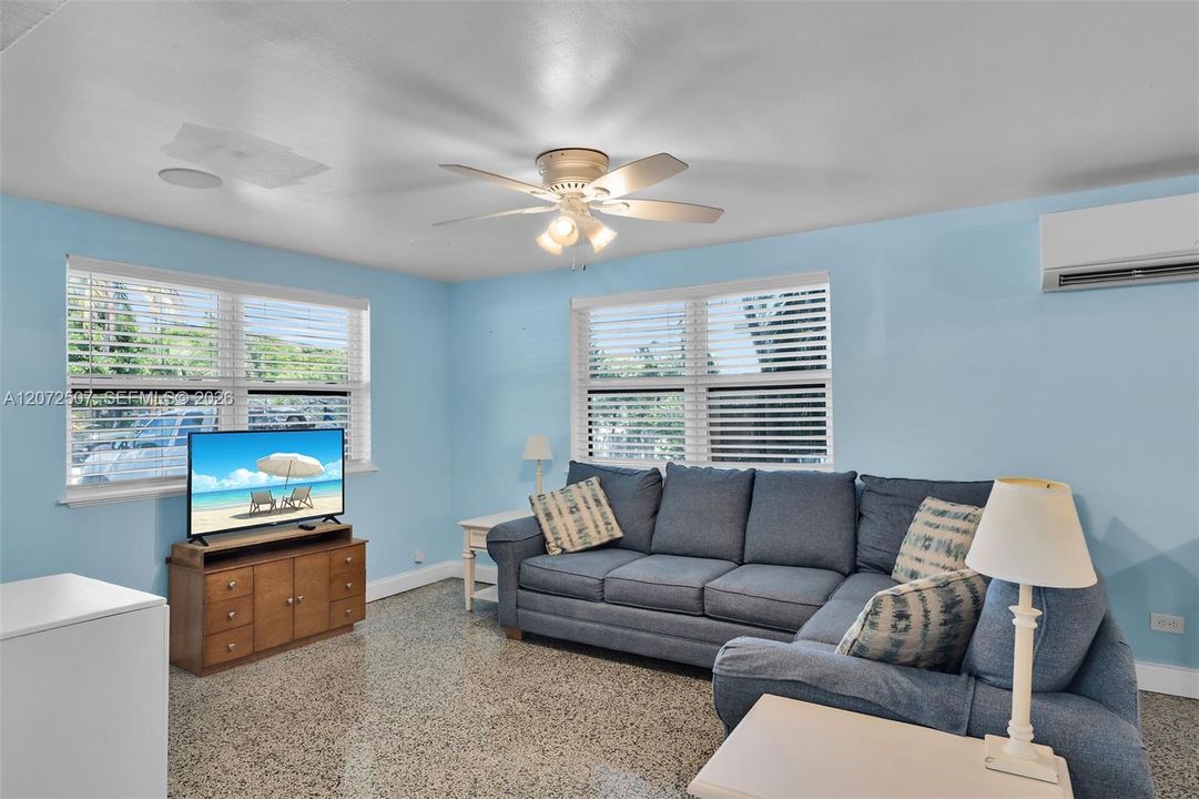 For Sale: $525,000 (2 beds, 1 baths, 1046 Square Feet)