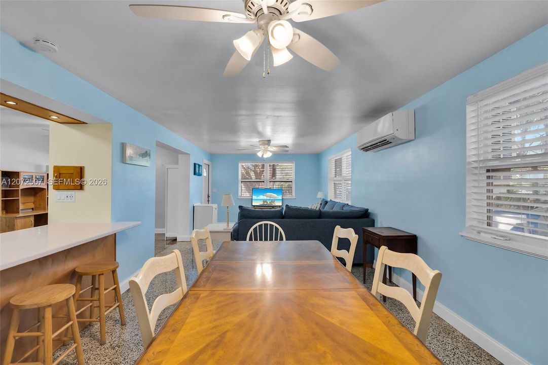 For Sale: $525,000 (2 beds, 1 baths, 1046 Square Feet)
