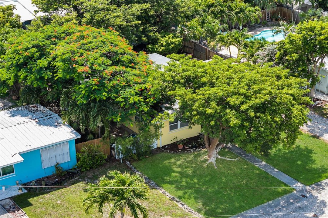 For Sale: $525,000 (2 beds, 1 baths, 1046 Square Feet)