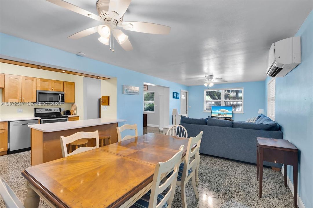 For Sale: $525,000 (2 beds, 1 baths, 1046 Square Feet)