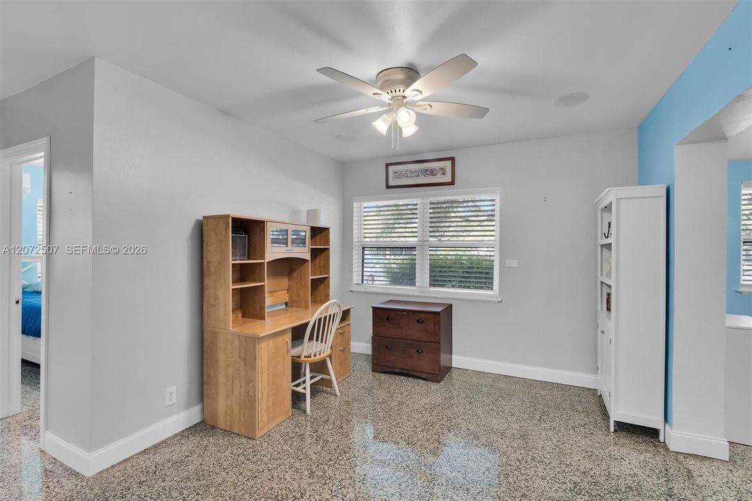 For Sale: $525,000 (2 beds, 1 baths, 1046 Square Feet)