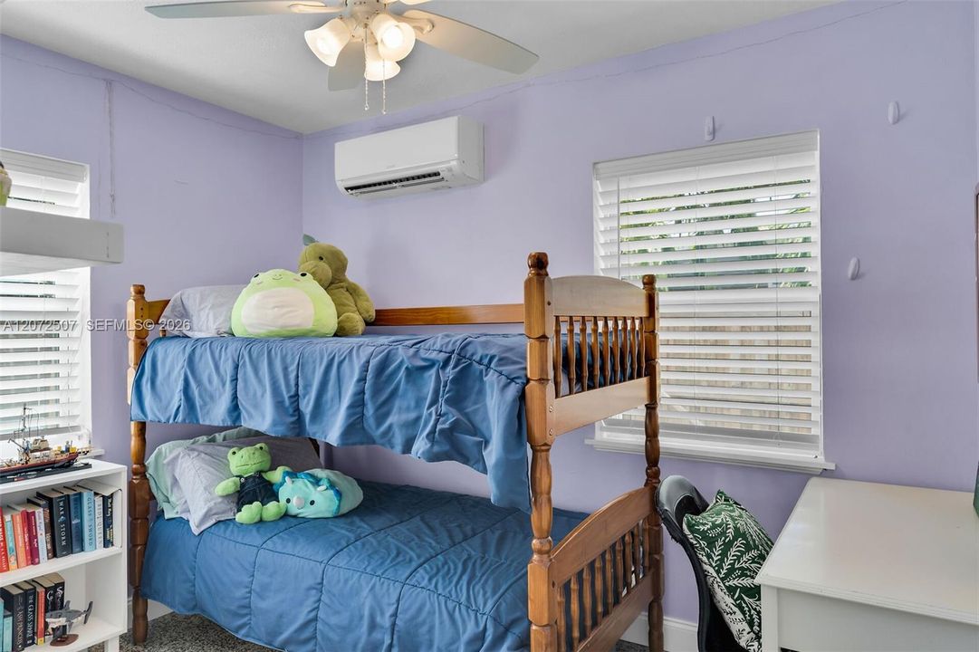 For Sale: $525,000 (2 beds, 1 baths, 1046 Square Feet)