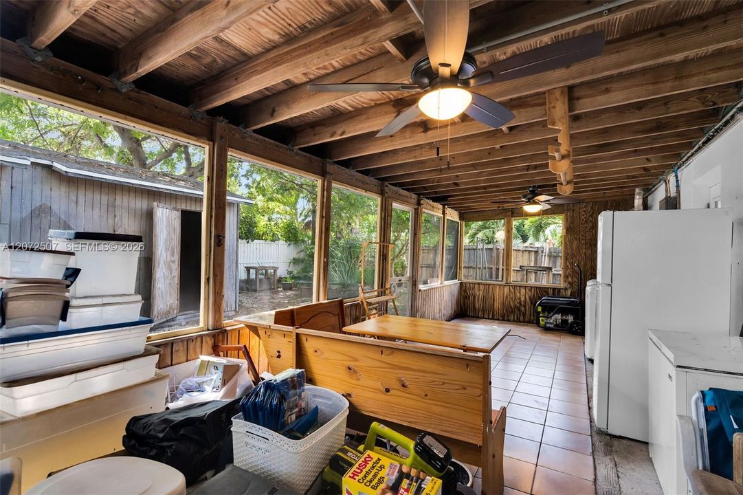 For Sale: $525,000 (2 beds, 1 baths, 1046 Square Feet)