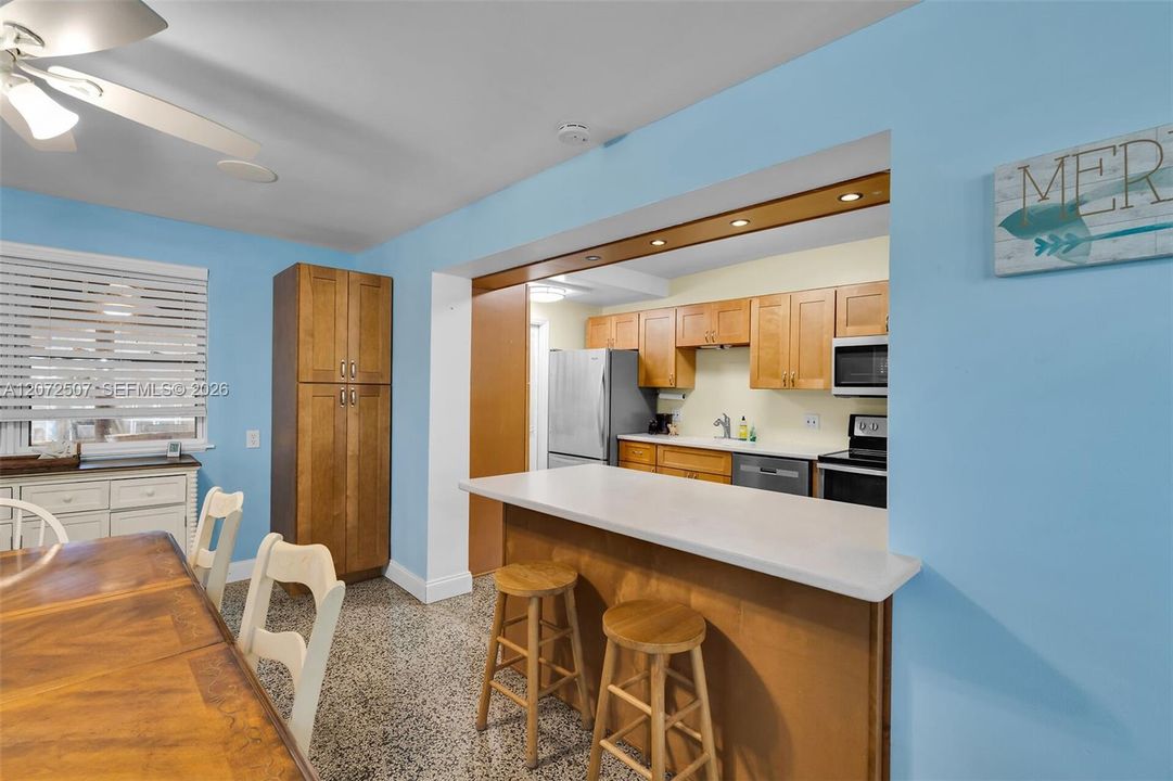 For Sale: $525,000 (2 beds, 1 baths, 1046 Square Feet)