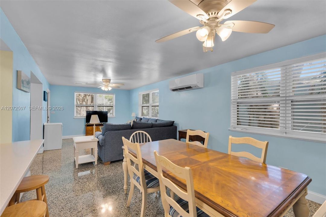 For Sale: $525,000 (2 beds, 1 baths, 1046 Square Feet)