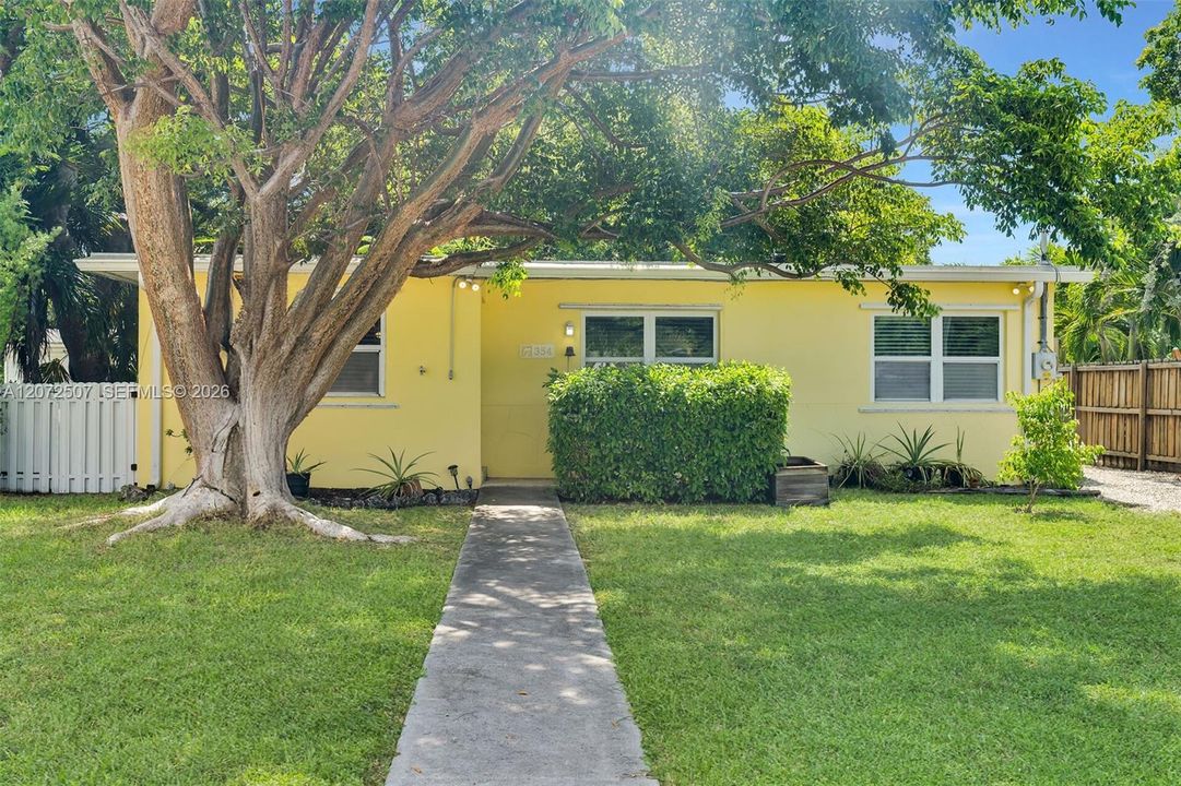 For Sale: $525,000 (2 beds, 1 baths, 1046 Square Feet)