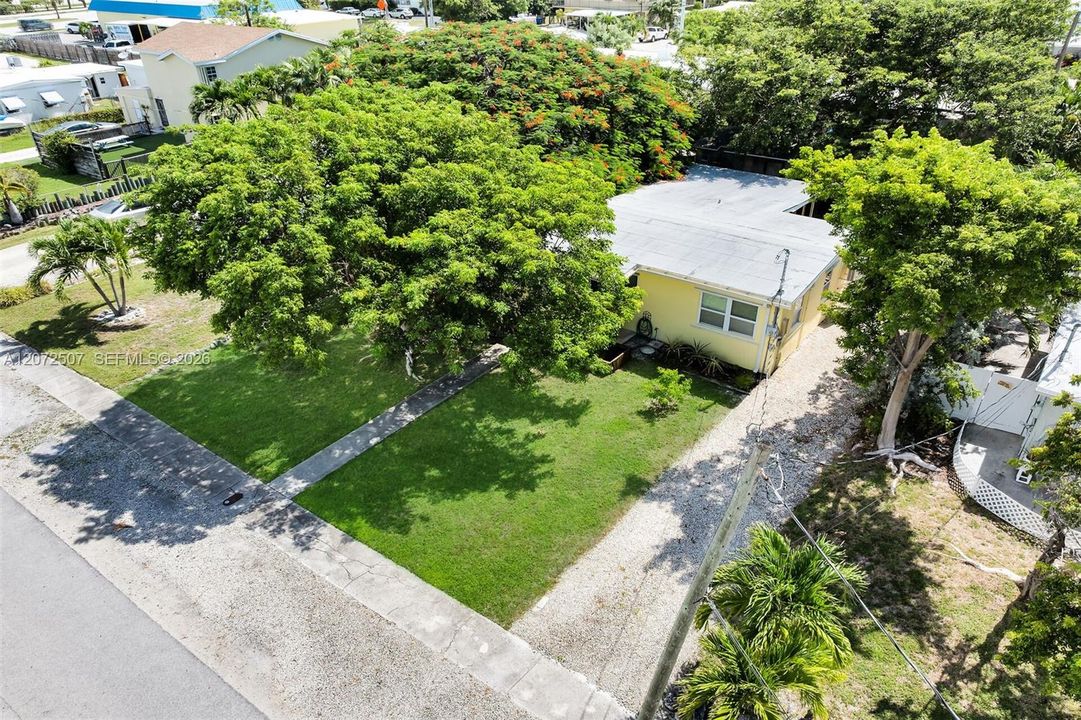 For Sale: $525,000 (2 beds, 1 baths, 1046 Square Feet)