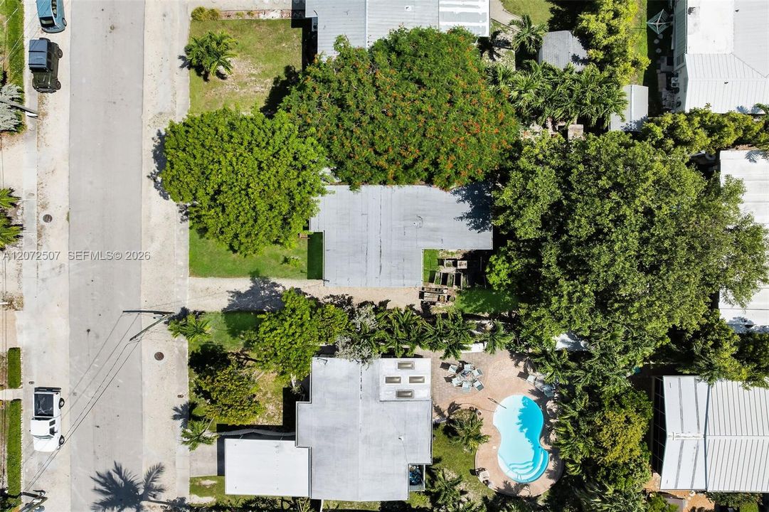 For Sale: $525,000 (2 beds, 1 baths, 1046 Square Feet)