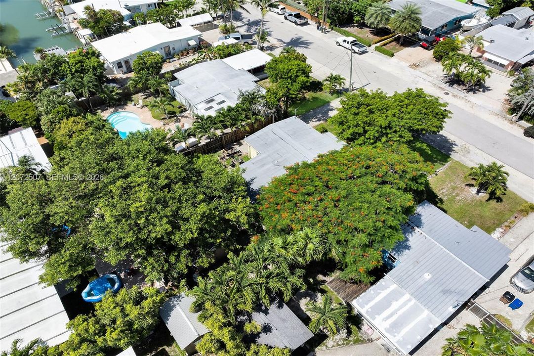 For Sale: $525,000 (2 beds, 1 baths, 1046 Square Feet)