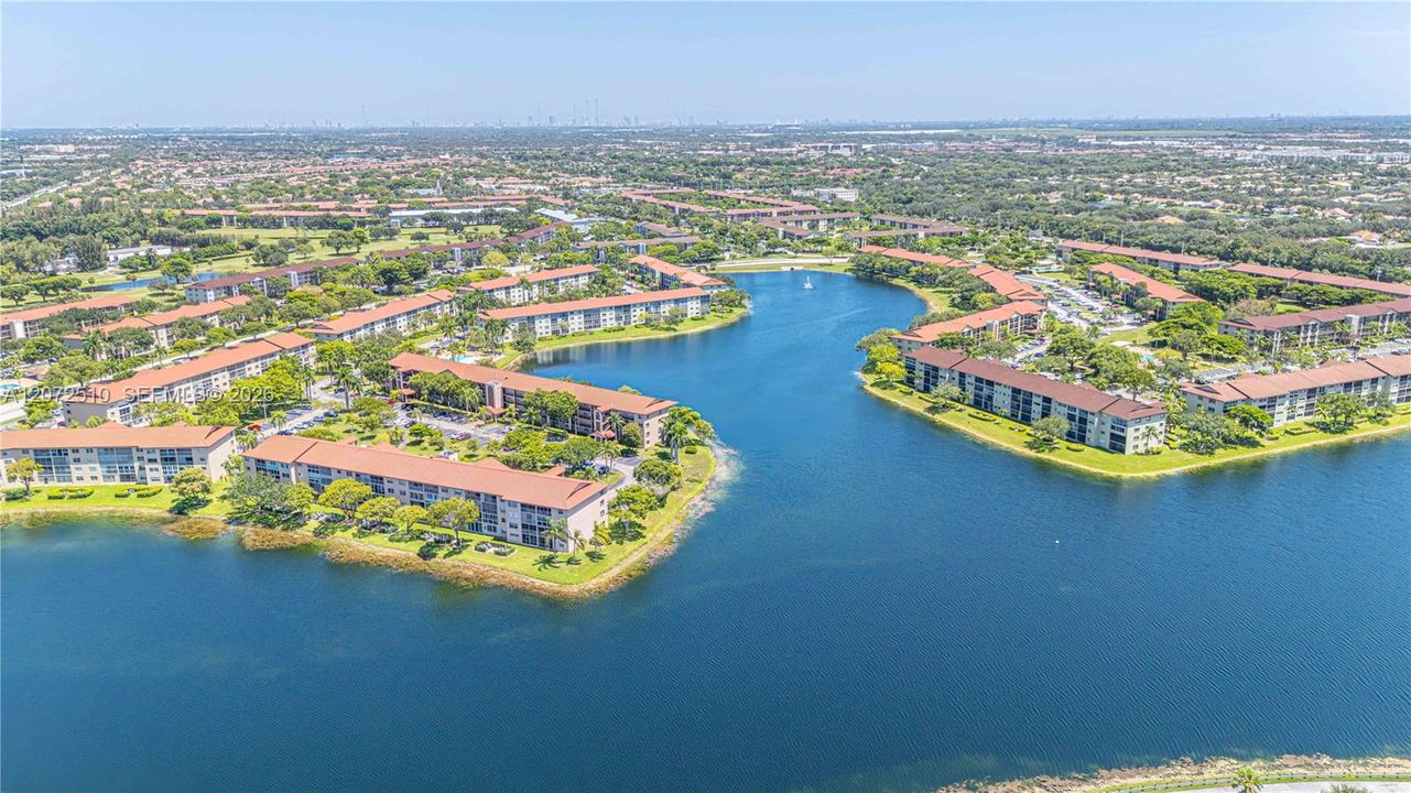 For Sale: $275,000 (2 beds, 2 baths, 1533 Square Feet)