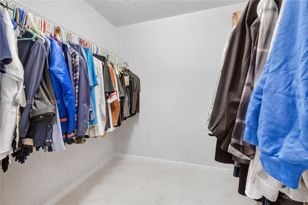 For Sale: $275,000 (2 beds, 2 baths, 1533 Square Feet)