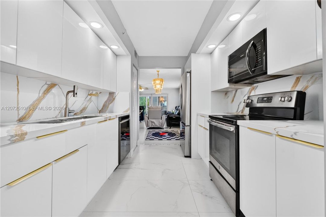 For Sale: $275,000 (2 beds, 2 baths, 1533 Square Feet)