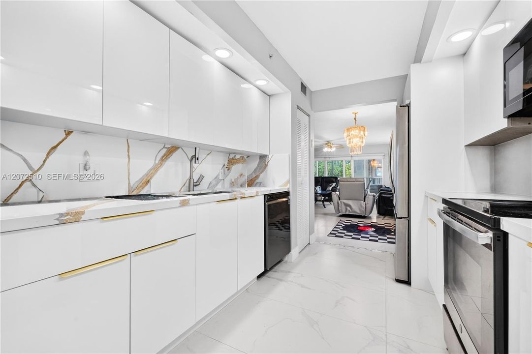 For Sale: $275,000 (2 beds, 2 baths, 1533 Square Feet)