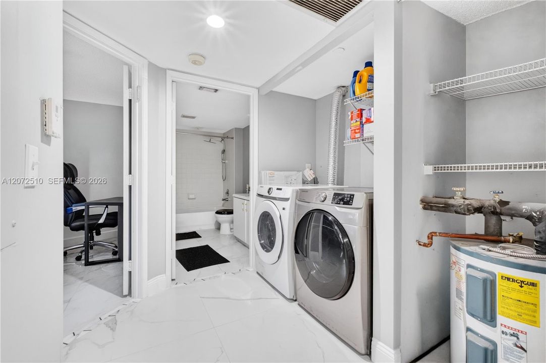 For Sale: $275,000 (2 beds, 2 baths, 1533 Square Feet)