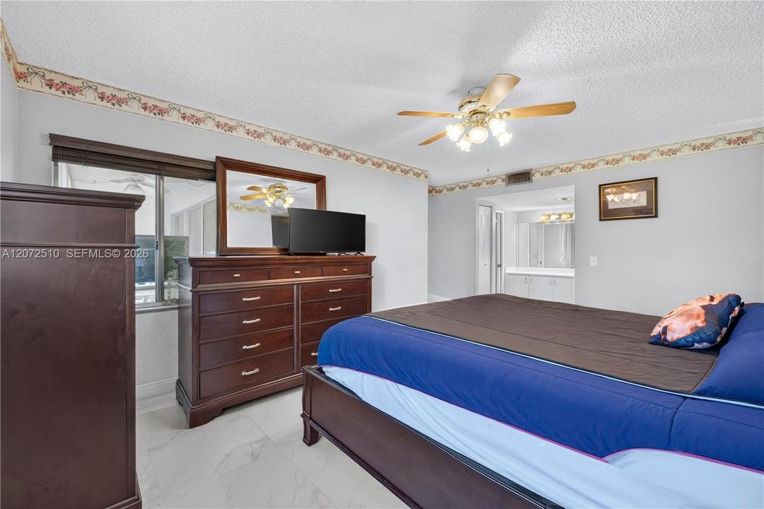 For Sale: $275,000 (2 beds, 2 baths, 1533 Square Feet)