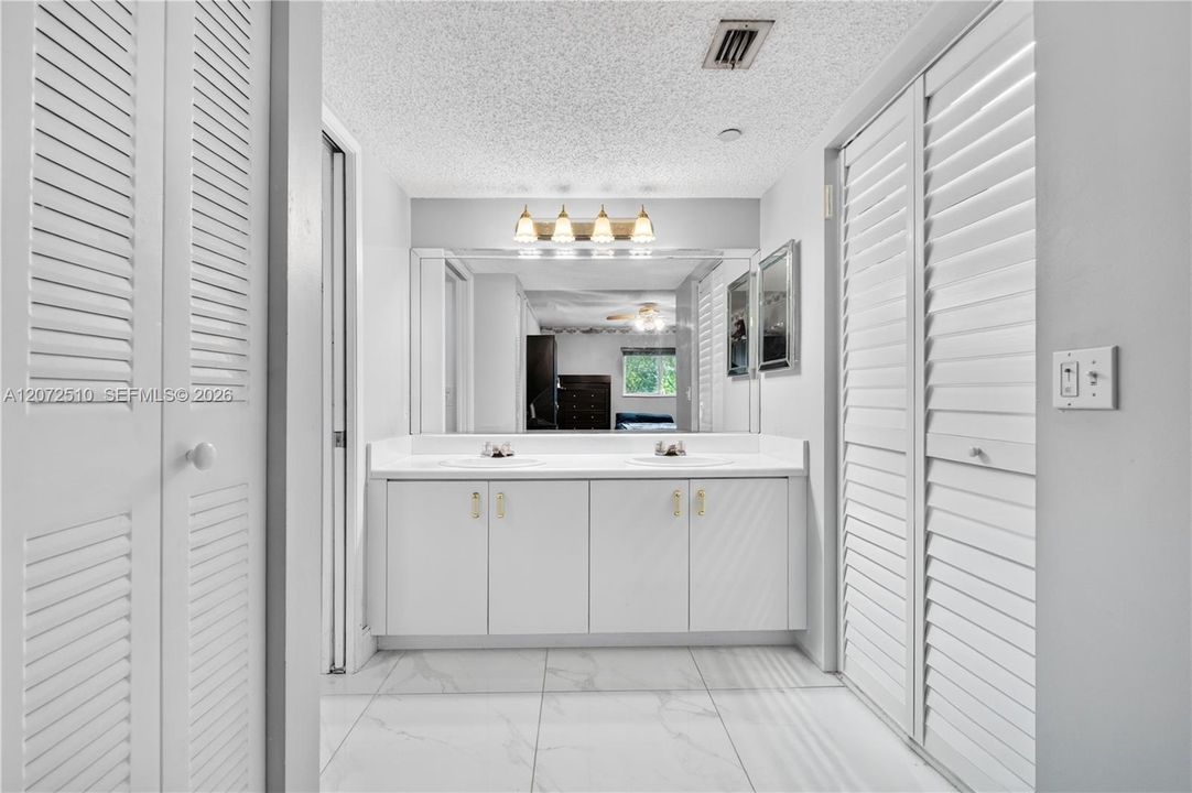 For Sale: $275,000 (2 beds, 2 baths, 1533 Square Feet)